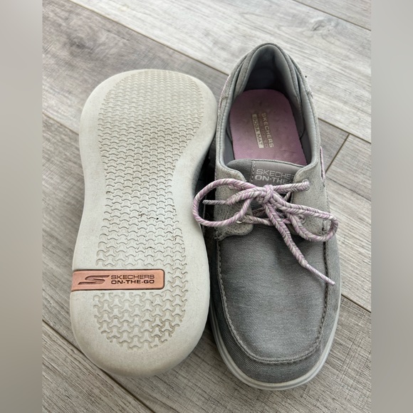 Sketchers Slip-On Shoes, Size 7 - Picture 5 of 5